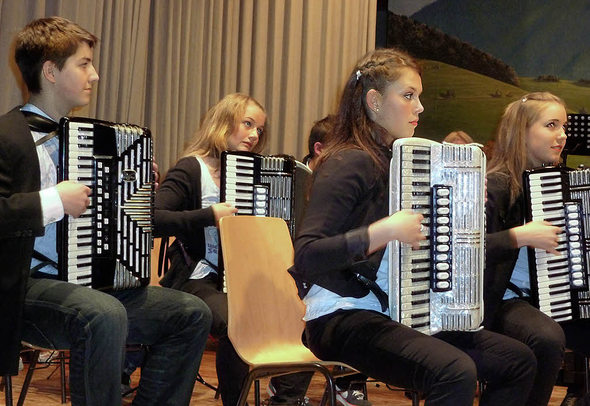 Voll konzentriert, aber mit Begeisterung, wirkte auch das Jugendorchester am Jahreskonzert der Akkordeongruppe Münstertal. Foto: E. Gross